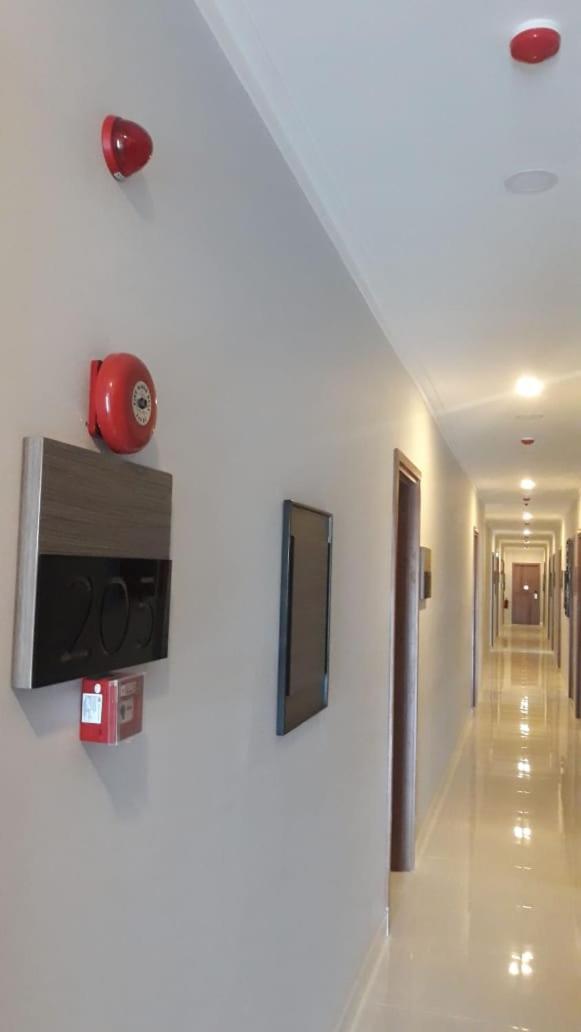 Front One Hotel Tulungagung Exterior photo