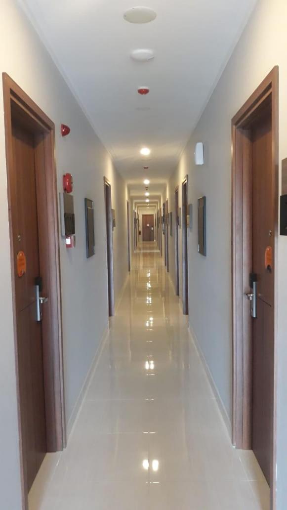 Front One Hotel Tulungagung Exterior photo