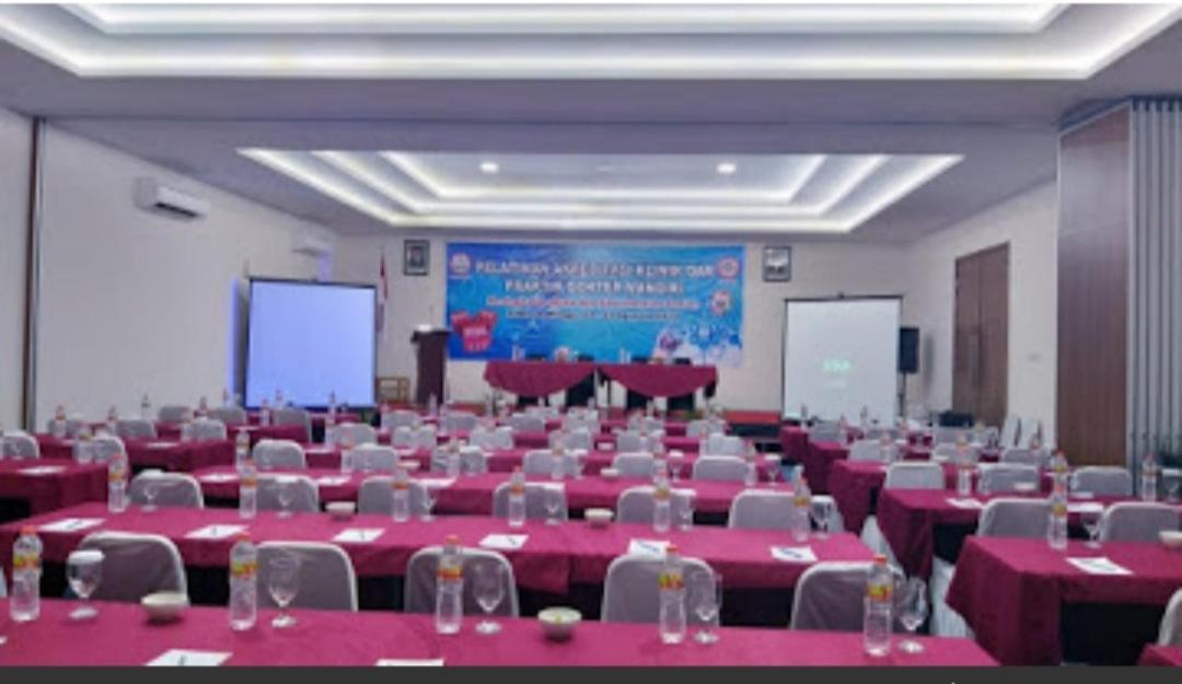Front One Hotel Tulungagung Exterior photo